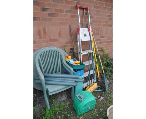 A SELECTION OF GARDEN ITEMS to include a plastic circular garden table with two chairs, a metal four step stepladder, rake, l