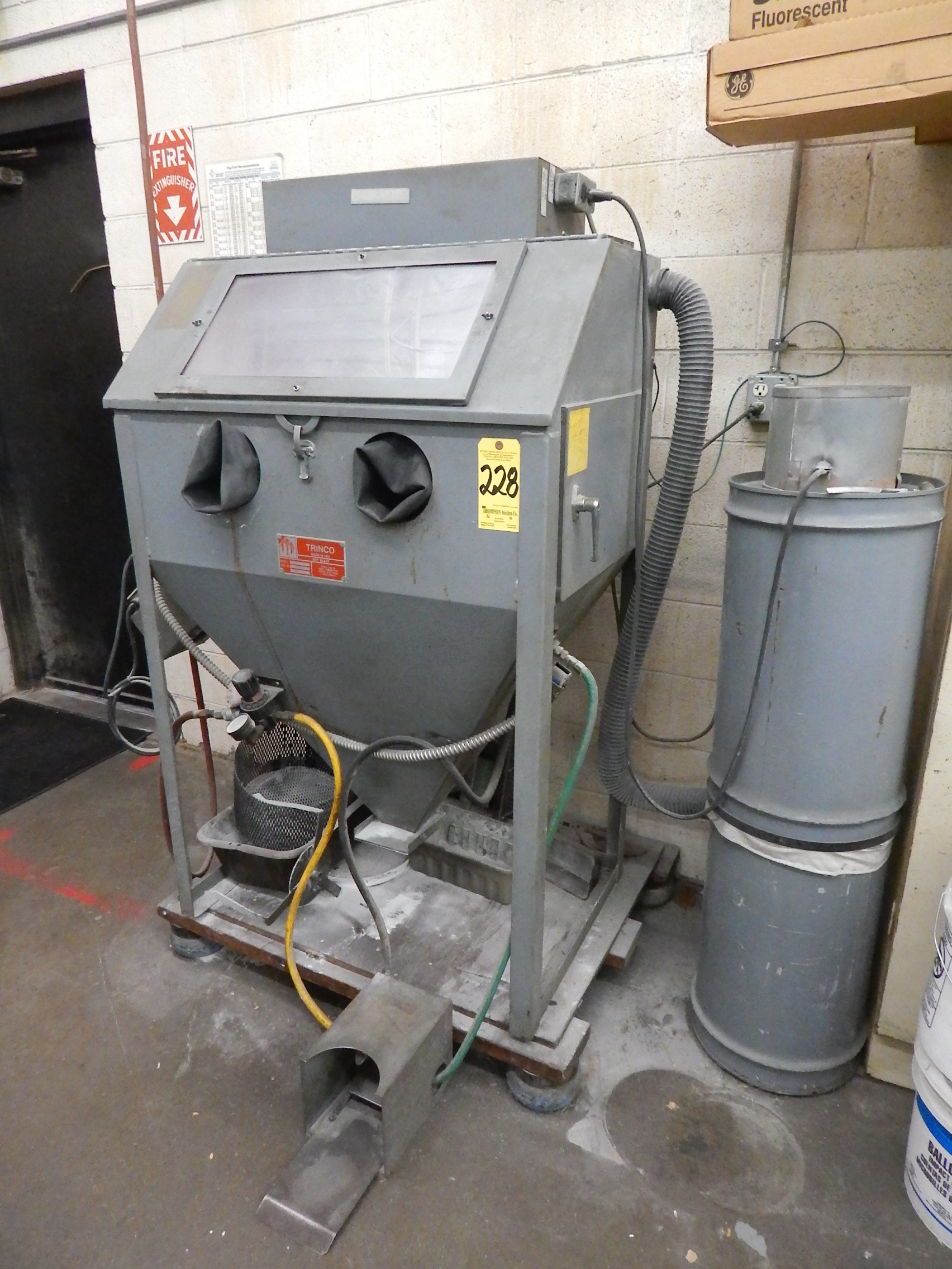 Trinco Model 36 Sand Blast Cabinet With Reclaimer