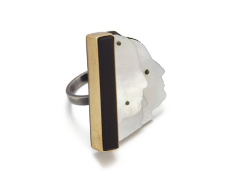 Zoe Arnold. A sterling silver mother of pearl ring,&nbsp;with overlaid mother of pearl plaques carved in the form profiles, w