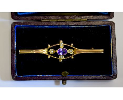Victorian - Well Designed 9ct Gold Bar Brooch, Set With a Central Amethyst, Flanked by Seed Pearls to Top and Sides. Marked 9