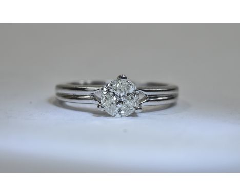 18 Carat White Gold Diamond Ring set with three round modern brilliant cut diamonds, Bright clean stones. Stamped 750.