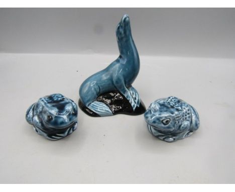Poole pottery seal and 2 frogs