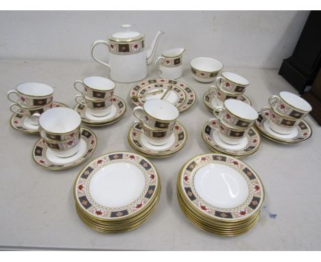 Royal Crown Derby Derby Border pattern A1253 tea service incl tea pot, milk jug, sugar bowl, 14 cups and saucers, tiered cake