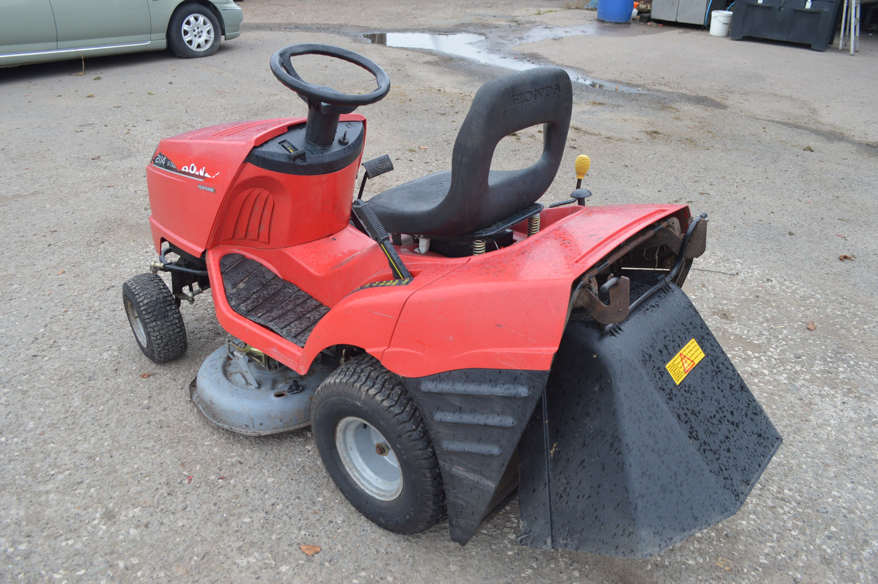 K - 2003 HONDA V-TWIN 2114 HYDROSTATIC RIDE-ON LAWN MOWER *NO VAT* MAKE