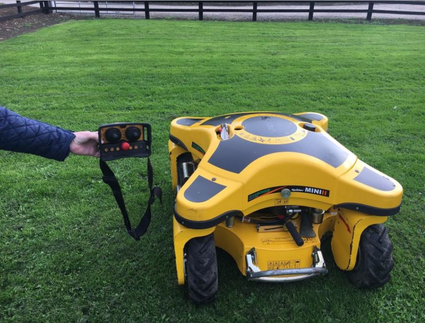 MA 2013 RANSOMES ZERO TURN REMOTE CONTROLLED BANK LAWN MOWER SPIDER