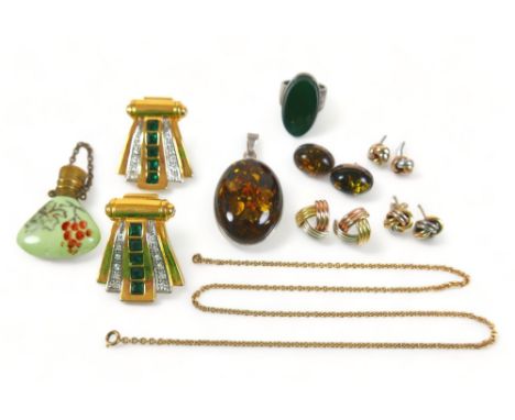A gilt metal chain, 45cm long, 3.8g, together with assorted costume jewellery, including a jade ring, and a small scent bottl