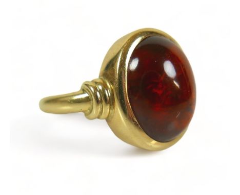 An 18ct yellow gold amber ring size Q, weight 14.3 grams, head size 18mm by 15mm.Overall good condition. 