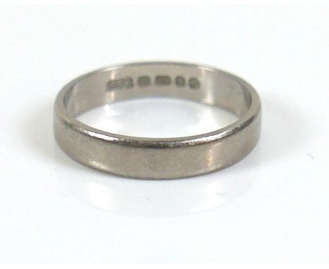 An 18ct white gold wedding band ring, 3.7mm wide, size N, 3.0g. 