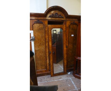 FINE BURR WALNUT 4 PIECE BEDROOM SUITE OF FITTED DOUBLE WARDROBE, DRESSING TABLE WITH 6 TRINKET CENTRAL REVOLVING TOP DRAWERS