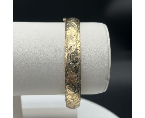 9ct Yellow Gold Bangle ,
7.4 grams total weight,
Good condition ,