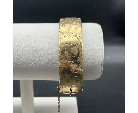 Large antique roll gold bangle,
42.3 grams,
18mm wide