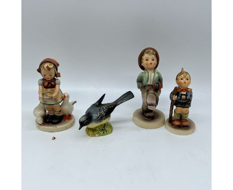 A mix of hummel figurines,
made in West Germany,
A happy traveller no chips or damage,
Little Hiker no chips or damage,
Be Pa