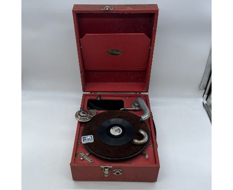 A trunk gramophone, will need restoration