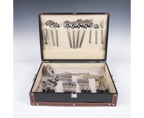 Mixed lot includes 15pc set flatware - 4 spoons 6", 4 salad forks 6", 3 forks 8" and 4 knives 9". Mikasa backstamp. Serving U