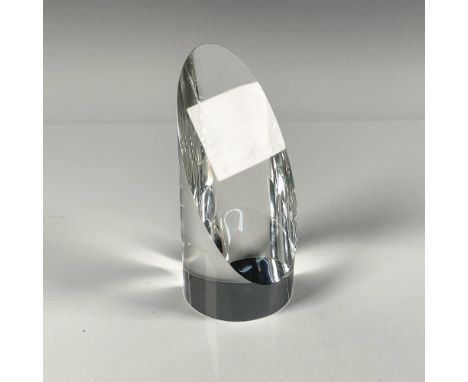 Stylish clear crystal in a half cut cylinder shape whose design represents vision and achievement. The award is ideal as a re