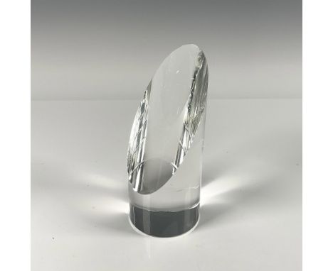 Stylish clear crystal in a half cut cylinder shape whose design represents vision and achievement. The award is ideal as a re