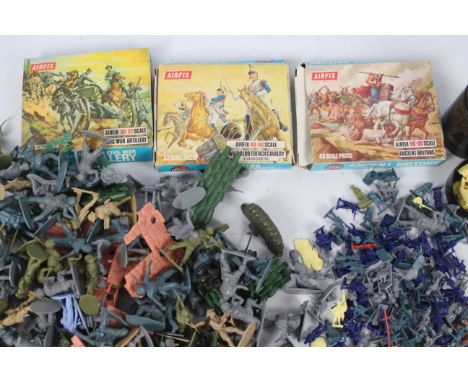 Airfix - A large collection of predominately unboxed plastic Airfix soldiers from various eras, majority being in HO/OO scale