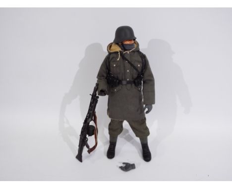 Dragon - An unboxed Dragon WWII German Forces 1:6 scale #70010 "Otto" Grenadier Machine Gunner. The figure shows signs of dis