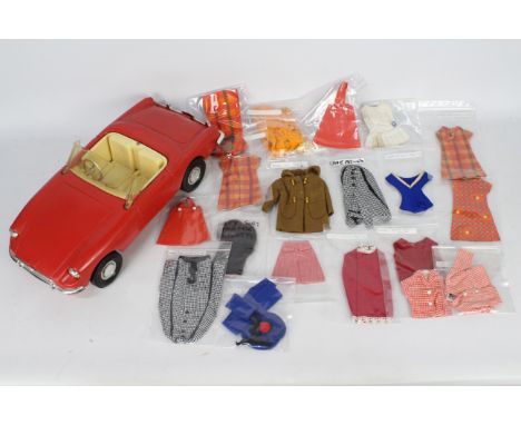 Sindy - Pedigree - A vintage 1970s Sindy MGB Roadster and 17 x bagged items of clothing and a brunette Sindy hair piece. The 