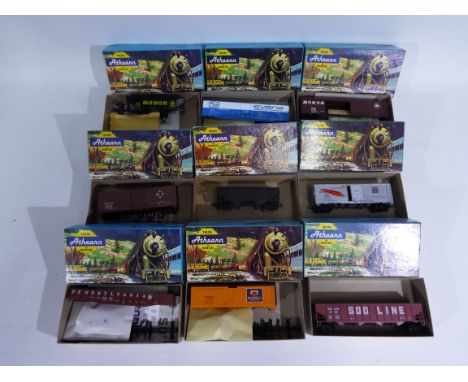 Athearn - 9 x boxed HO gauge model railway carriages and wagons - Lot includes a 'Pennsylvania' wagon, an 'Evans Products Com