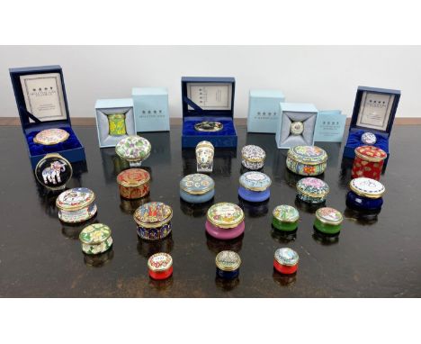 HALCYON DAYS ENAMEL PILL AND PATCH BOXES, various five in boxes. (25) 