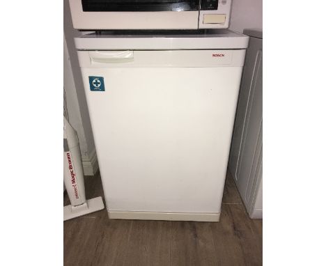 WHITE UNDER BENCH BOSCH FRIDGE