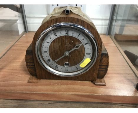 MANTLE CLOCK WITH KEY
