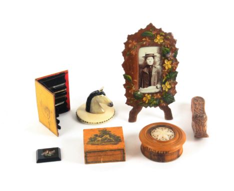A mixed lot, comprising a gilt metal 'Souvenir' pen knib case, 6.5cms, a square form Spa ware box the lid painted with a dog,