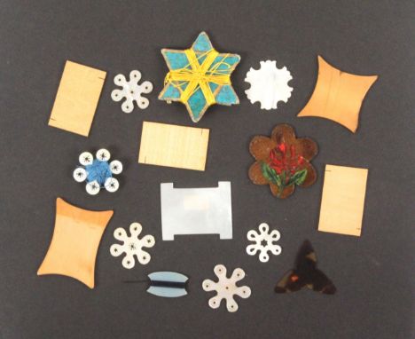 Sixteen thread winders, comprising five mother of pearl snowflake examples, largest 3cms, two other pearl examples, a floral 