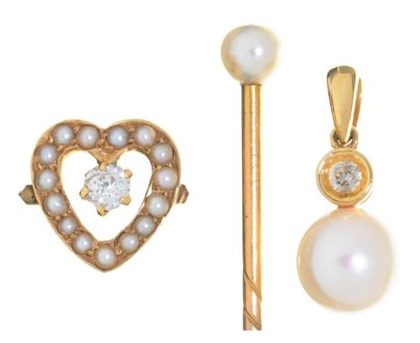 A VICTORIAN HEART SHAPED&nbsp; &nbsp;DIAMOND AND SPLIT PEARL&nbsp; PENDANT-CENTRE,&nbsp; C1900, IN GOLD, 10MM, A GOLD&nbsp; S
