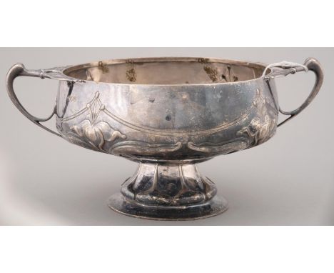 AN ART NOUVEAU SILVER ROSE BOWL, EMBOSSED WITH STYLISED FLOWERS AND HAVING BIFURCATED, WHIPLASH HANDLES, THE FLARED FOOT WITH