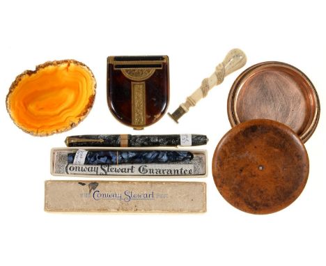 A FRENCH PRESSED BURR MAPLE SNUFF BOX AND COVER, LINED IN GOLD COLOURED METAL, EARLY 19TH C, 84MM DIA, A VICTORIAN BRASS HAND