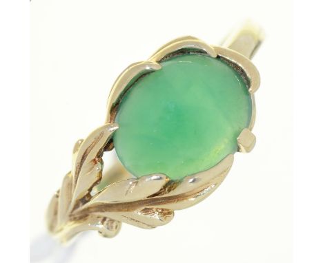 A JADE RING, THE CABOCHON IN LEAFY SETTING,&nbsp; IN GOLD MARKED 14K, 3.5G, SIZE P Good condition