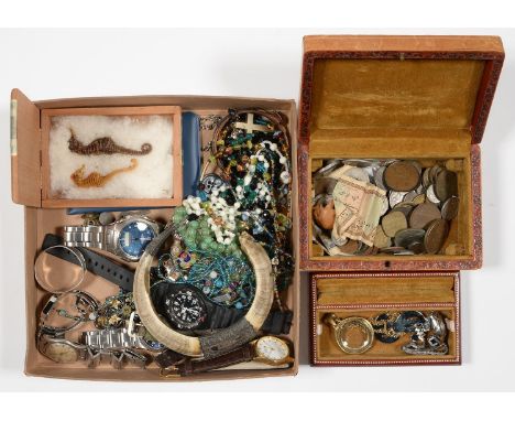MISCELLANEOUS VINTAGE AND MODERN COSTUME JEWELLERY, TO INCLUDE A SILVER NAPKIN RING, LADY'S AND GENTLEMAN'S FASHION WATCHES, 