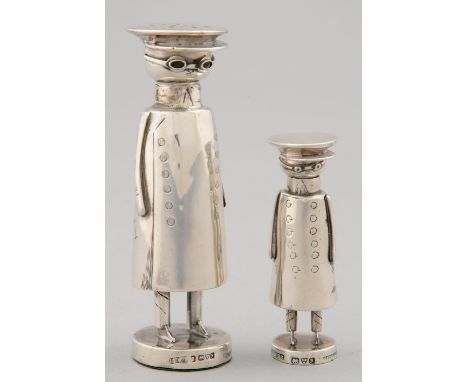 AN EDWARDIAN SILVER CHAUFFEUR NOVELTY FIGURAL PEPPERETTE AND SIMILAR SMALLER CAYENNE PEPPER POT AND STOPPER, 90 AND 63MM H, B