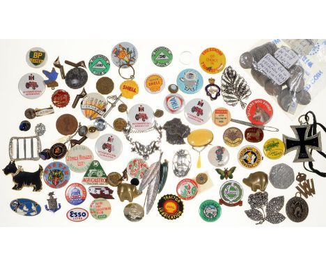 MISCELLANEOUS VINTAGE COSTUME JEWELLERY, INCLUDING MARCASITE, MID 20TH C COMMEMORATIVE PICTORIAL AND OTHER LAPEL BADGES, INCL