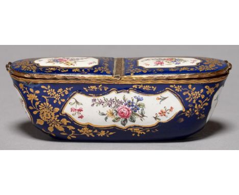 A CONTINENTAL ENAMEL DOUBLE SNUFF BOX, LATE 19TH C, PAINTED IN 18TH C ENGLISH STYLE WITH LOOSE BOUQUETS AND SCATTERED FLOWERS