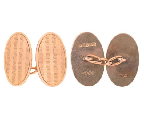 A PAIR OF 9CT GOLD ENGINE TURNED OVAL CUFFLINKS, 19MM L, BIRMINGHAM 1919, 6G Good condition