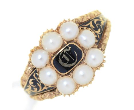 A ENGLISH CHASED&nbsp; GOLD AND BLACK ENAMEL MOURNING RING, EARLY 19TH C, THE INITIALS C IN SPLIT PEARL SURROUND, ENGRAVED MI