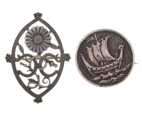 AN IONA SILVER BROOCH, BY IAIN MACCORMICK, C1940,&nbsp; 26MM DIAM, MARKED IMC IONA SILVER AND ANOTHER MARK RUBBED AND A PIERC