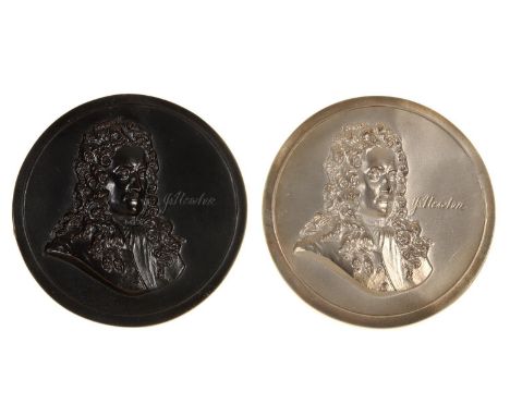 SIR ISAAC NEWTON ROYAL MINT COMMEMORATIVE MEDAL, FROSTED SILVER, 110MM, SPONSOR'S MARK DJG, LONDON 1978, NUMBERED 99, 12OZS 5