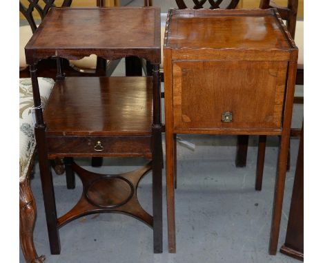 A GEORGE III MAHOGANY WASHSTAND, C1800, THE CENTRAL SECTION FITTED WITH A DRAWER, 76CM H; 34 X 34CM AND A MAHOGANY AND CROSSB
