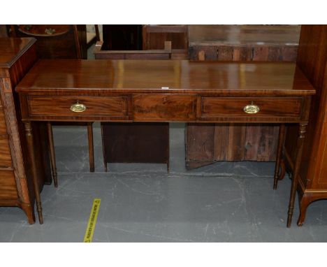 A GEORGE III MAHOGANY AND LINE INLAID SERVING TABLE, EARLY 19TH C, FITTED WITH THREE DRAWERS, ON RING TURNED TAPERING LEGS, 9