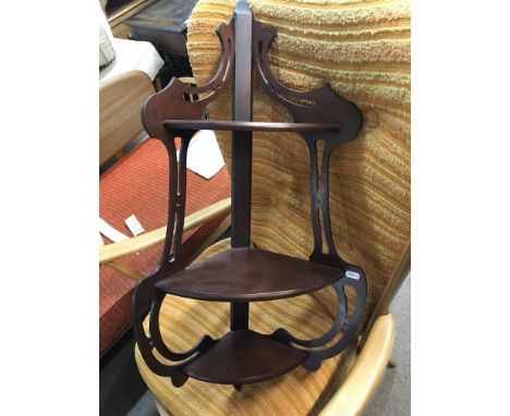 A Edwardian mahogany corner shelf with three open shelves, approx 86 cm - NO RESERVE