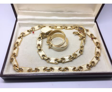 A cased Napier fold tone and cream enamel necklace with matching earrings and bracelet.