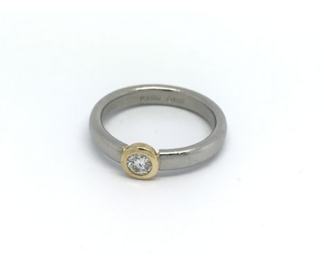 An 18ct platinum diamond solitaire ring, approx 0.20ct, 6.3g.(M).
