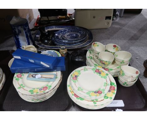 A lot comprising Ridgways California pattern cups, saucers and plates, a boxed Royal Worcester cheese &amp; cafe knife, a sil