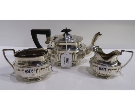 A bachelor's three piece silver tea service Birmingham 1909 507 grams (3) Condition Report: Available upon request