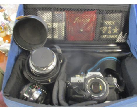 A mixed lot of film cameras and accessories, 3-D Viewmaster, projectors, and other items to include a Zeiss Ikon Colora camer