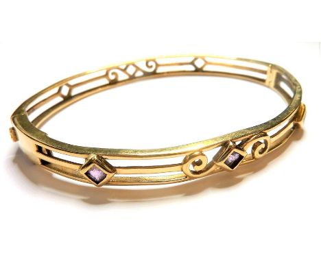 A 9-carat gold Victorian-style bracelet/bangle (13.3g) (7cm max. diameter 5.5cm min. diameter)(The cost of UK postage via Roy